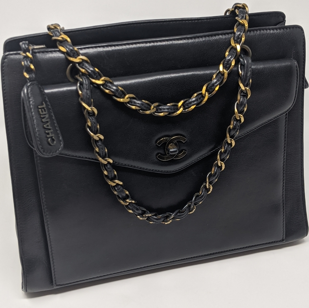 🎉 SALE 🎉 CHANEL BlACK BAG FRONT FLAP CHAIN TOTE More Pics!🎉 Vintage! 🦄 - Picture 15 of 16